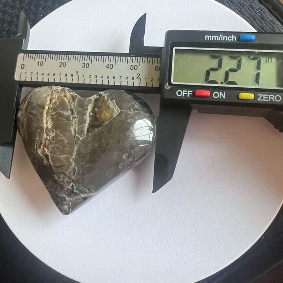 Volcano Agate Heart Carving UV Reactive (4)‎ - Picture 8 of 10